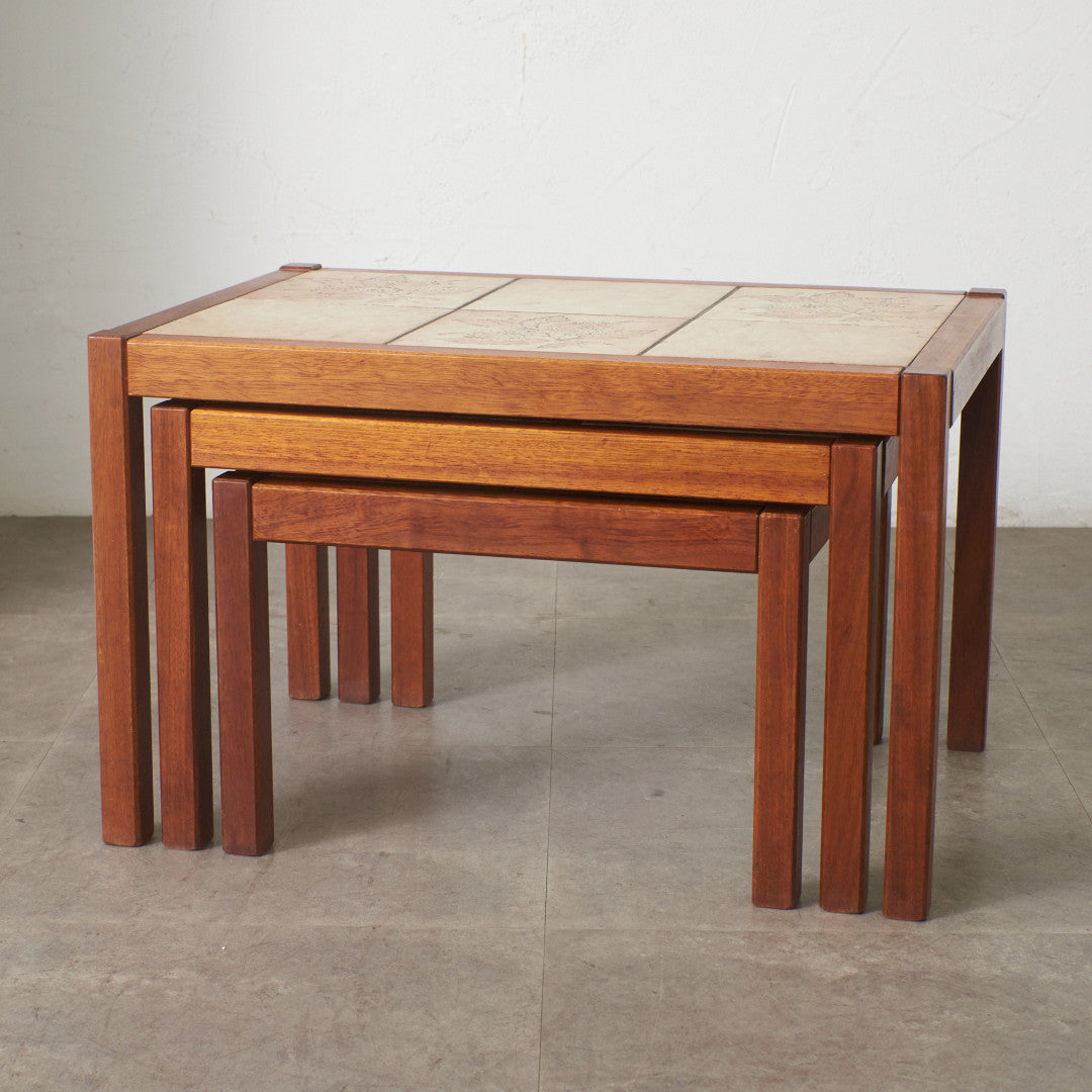 タイルトップテーブル、英国ヴィンテージ 英国ヴィンテージ タイルトップ ネストコーヒーテーブル｜rocca rocca