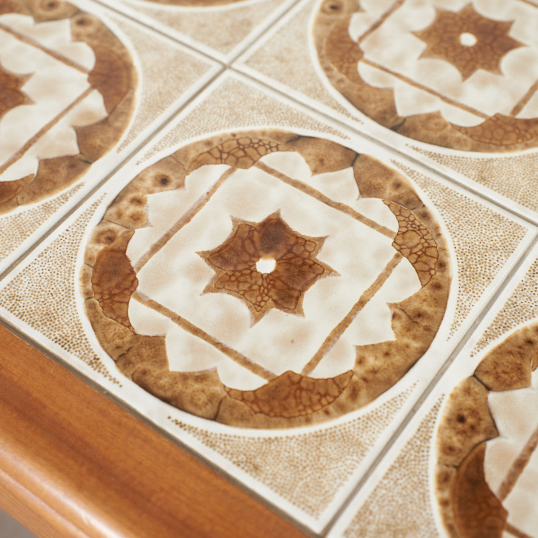 タイルトップ コーヒーテーブル