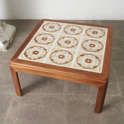 タイルトップ コーヒーテーブル