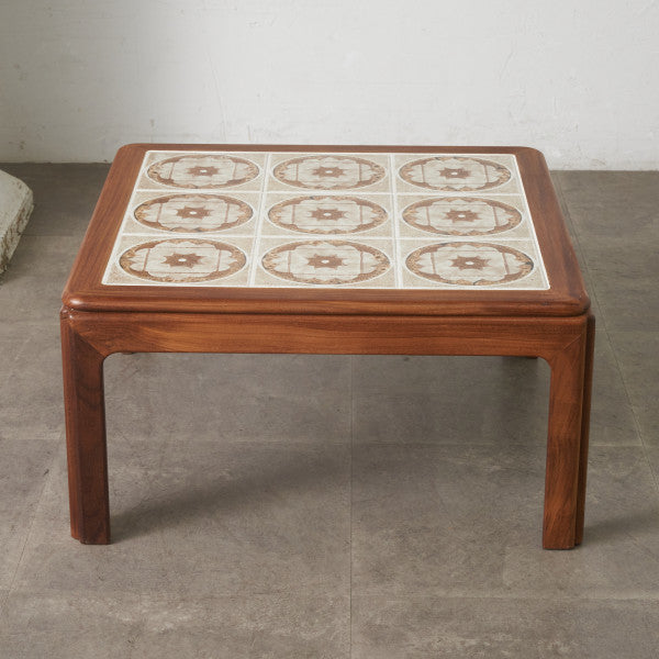 タイルトップ コーヒーテーブル