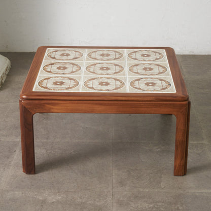 タイルトップ コーヒーテーブル