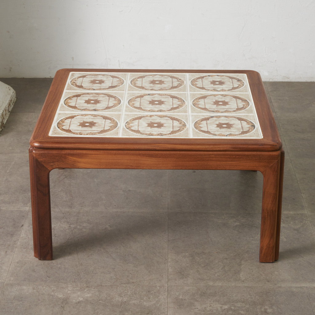 タイルトップ コーヒーテーブル