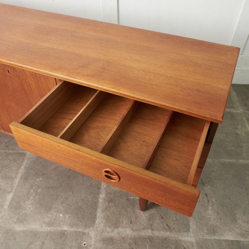 イギリス ヴィンテージ サイドボード