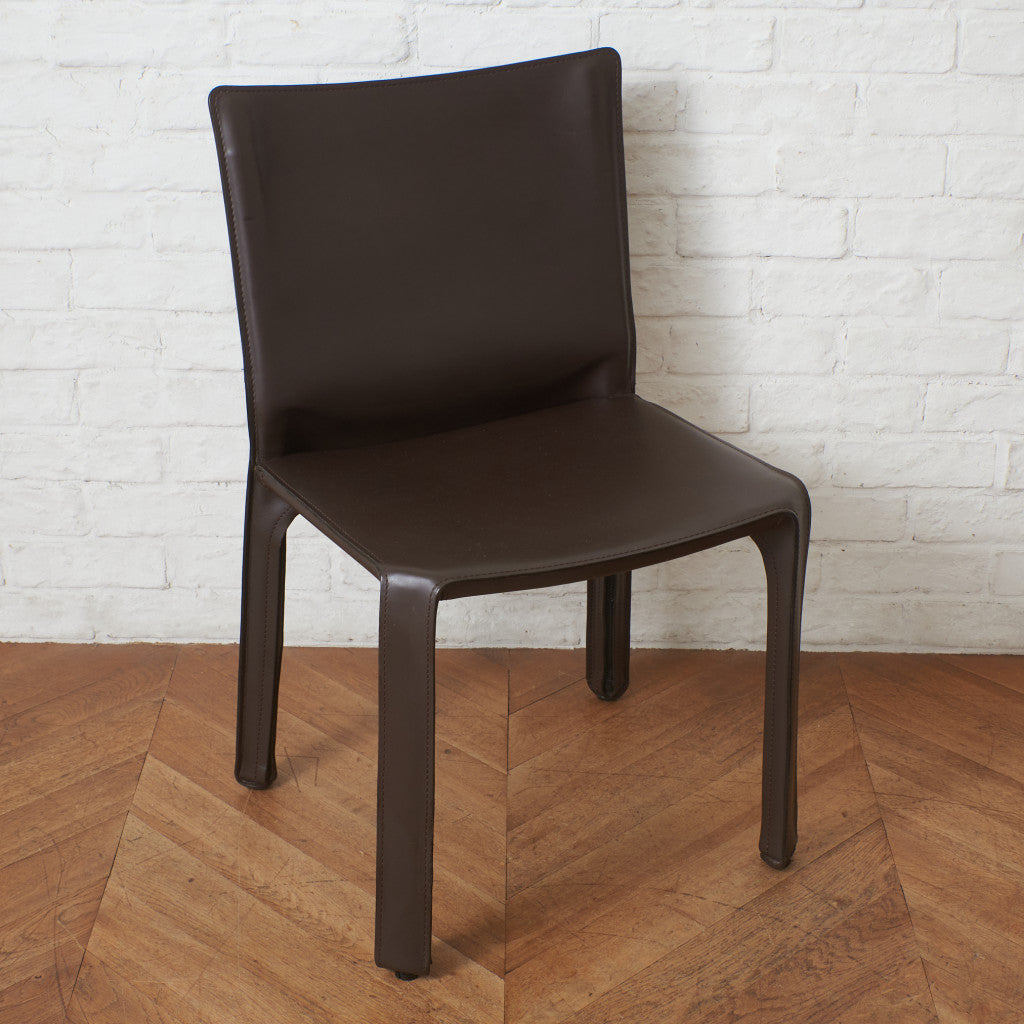 Cassina(カッシーナ)のMARIO BELLINI(マリオ・ベリーニ)デザイン、413 CAB アームチェア。本革張りのモダンなダイニングチェアは店舗などにもオススメ。MoMA所蔵 412 CAB アームレスチェア｜カッシーナ cassina｜マリオ・ベリーニ