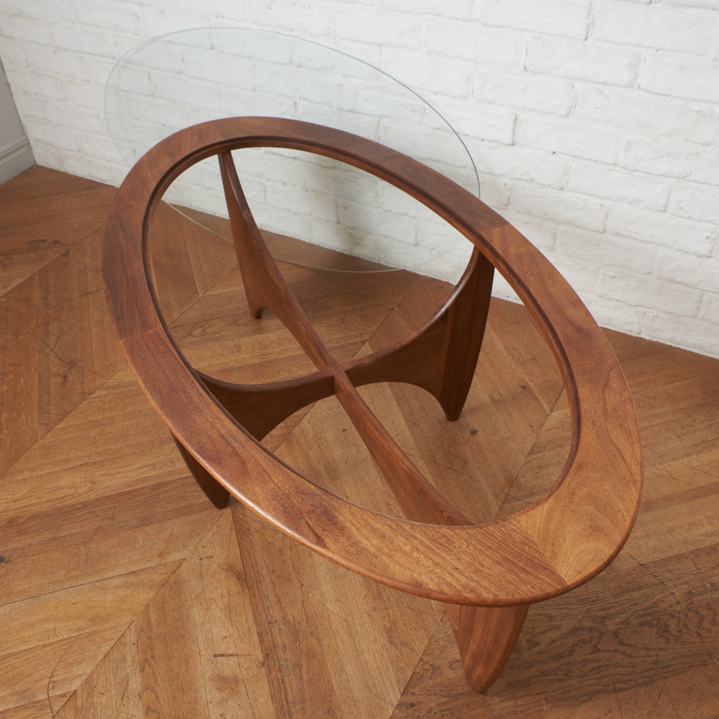 astro オーバルコーヒーテーブル