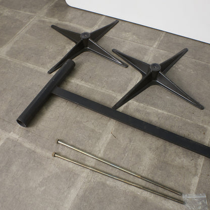 イームズ コントラクトベース ミーティングテーブル