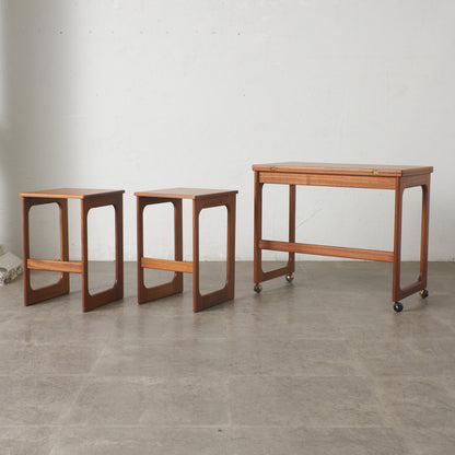 ヴィンテージ 拡張式天板付き ネストテーブル