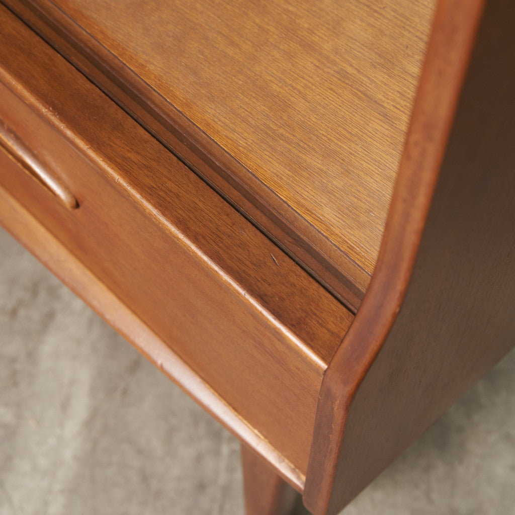 ヴィンテージ ナローガラスキャビネット