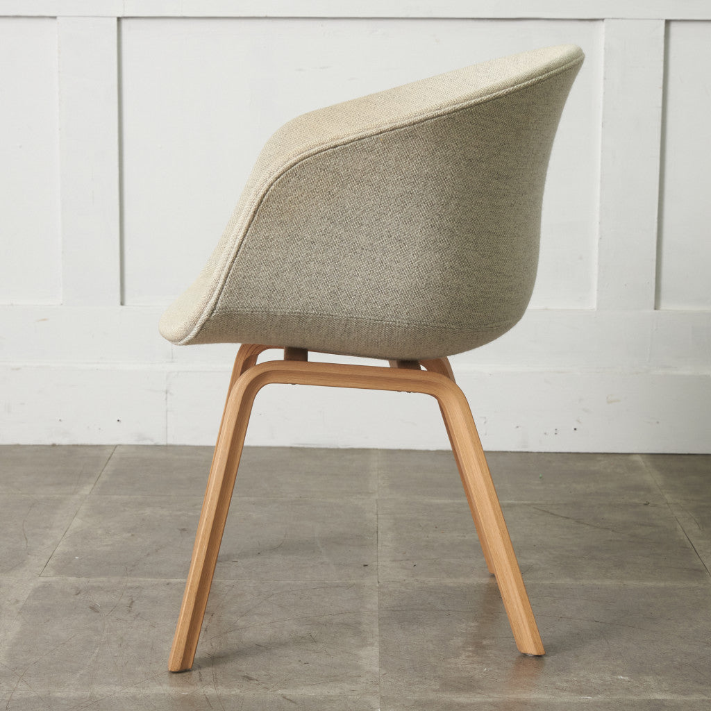 ABOUT A CHAIR アバウト ア チェア