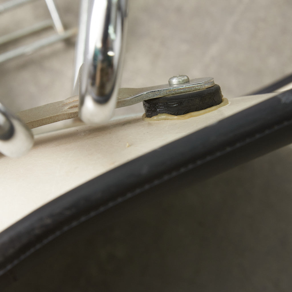 サイドシェルチェア スタッキングベース