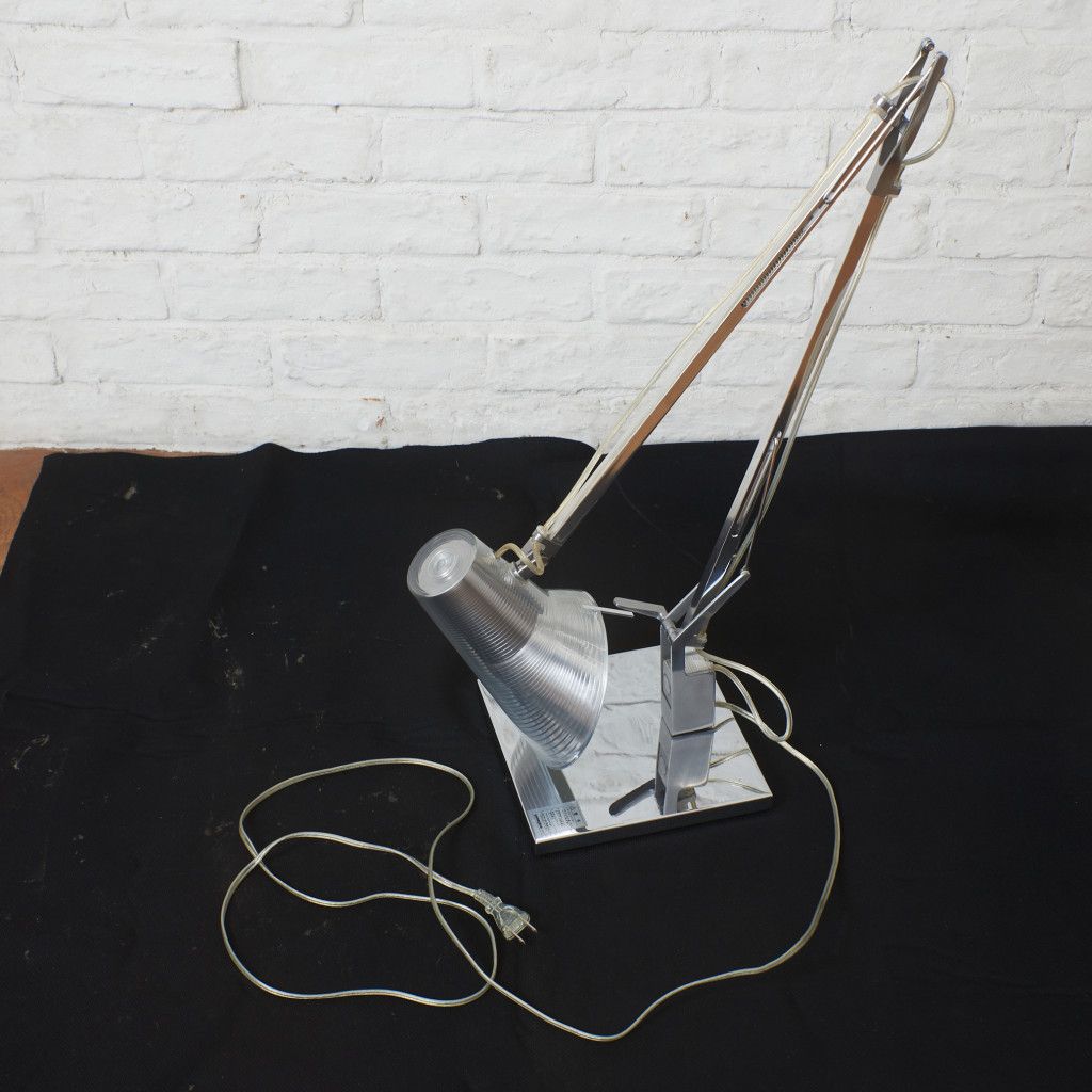 KELVIN T ADJUSTABLE デスクライト