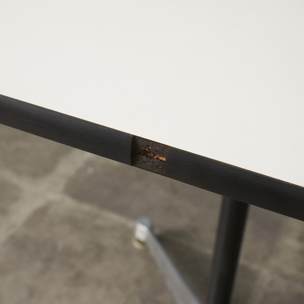 イームズ コントラクトベース テーブル