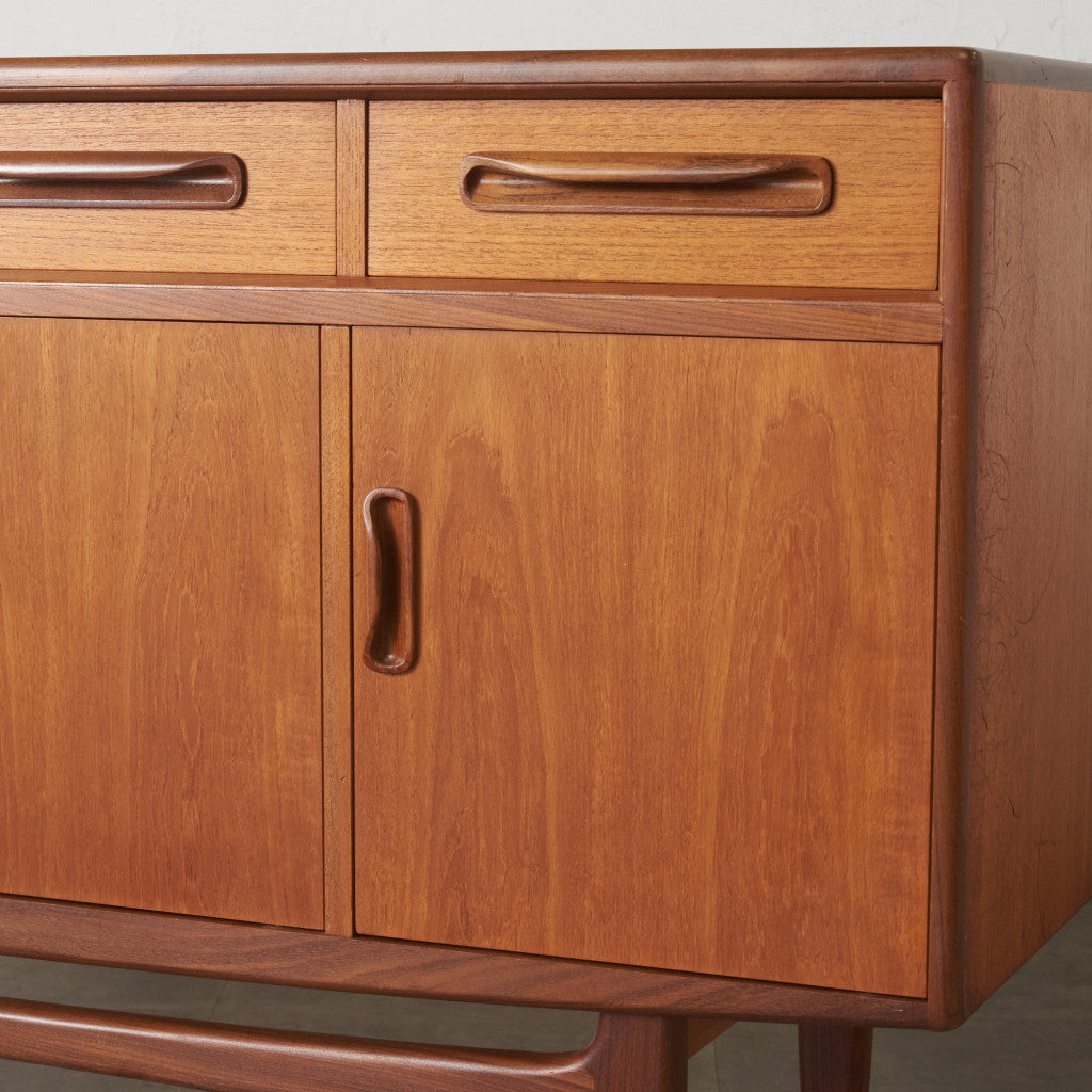 Fresco 脚付きサイドボード (4072)