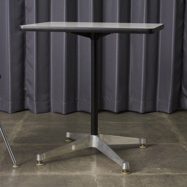 イームズ コントラクトベース テーブル