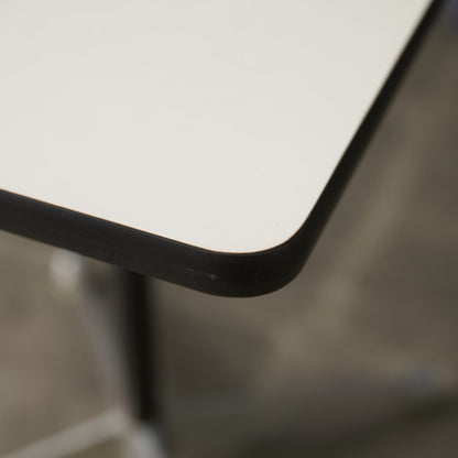 イームズ コントラクトベース テーブル