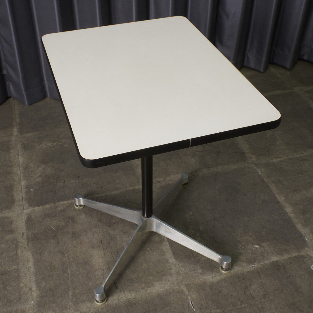 イームズ コントラクトベース テーブル