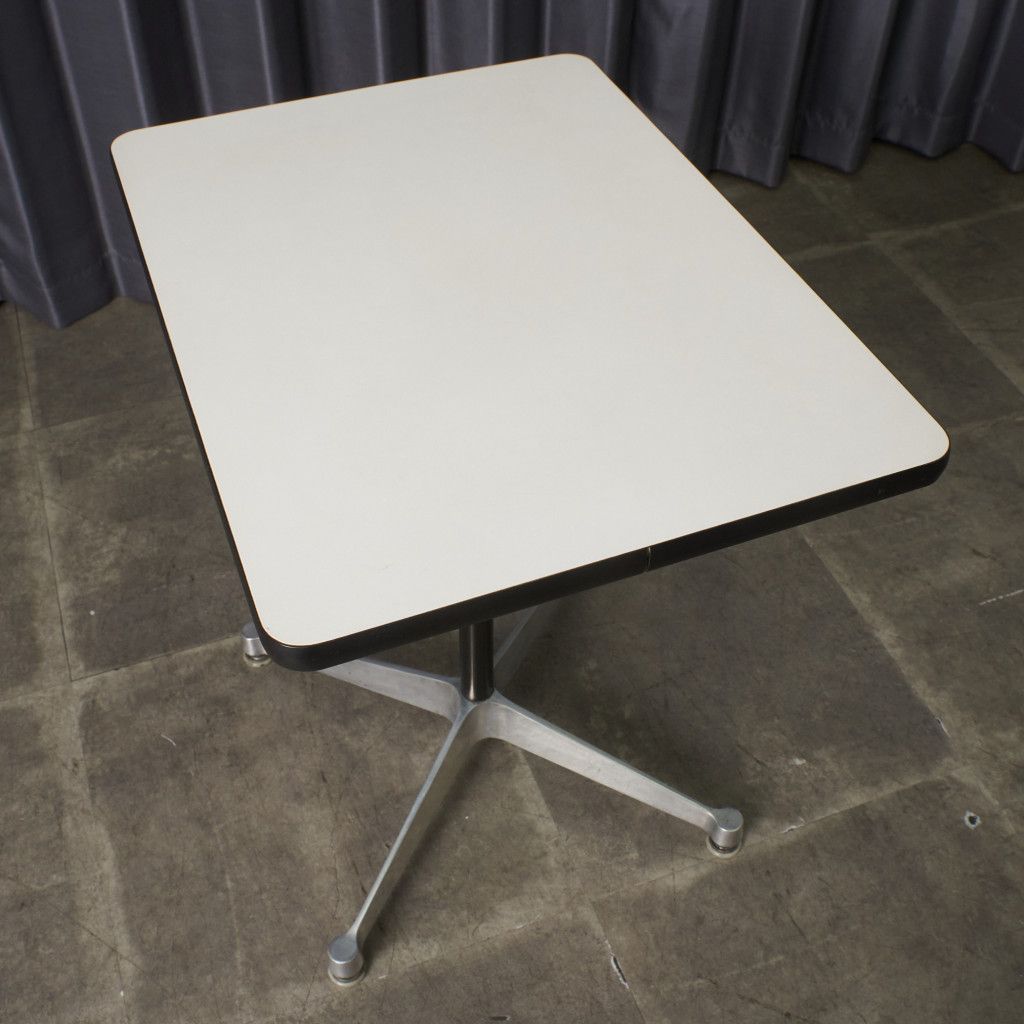 イームズ コントラクトベース テーブル