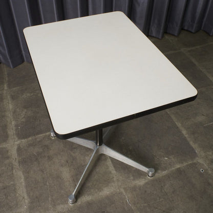 イームズ コントラクトベース テーブル