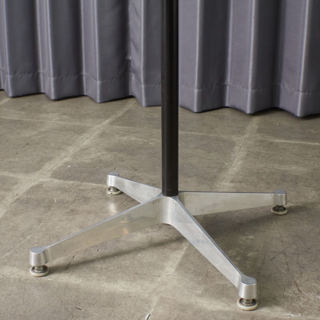 イームズ コントラクトベース テーブル