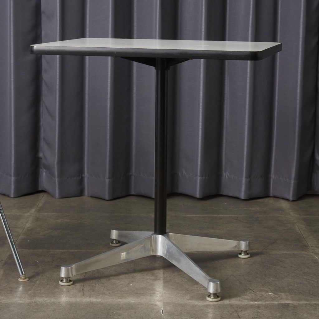 イームズ コントラクトベース テーブル