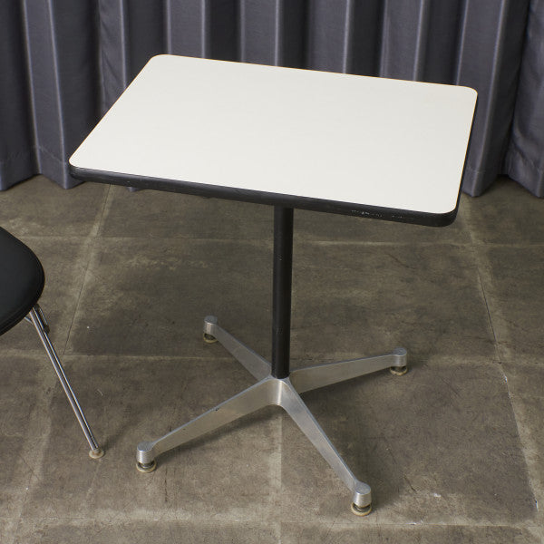 イームズ コントラクトベース テーブル