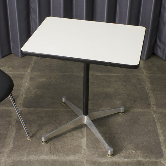 イームズ コントラクトベース テーブル