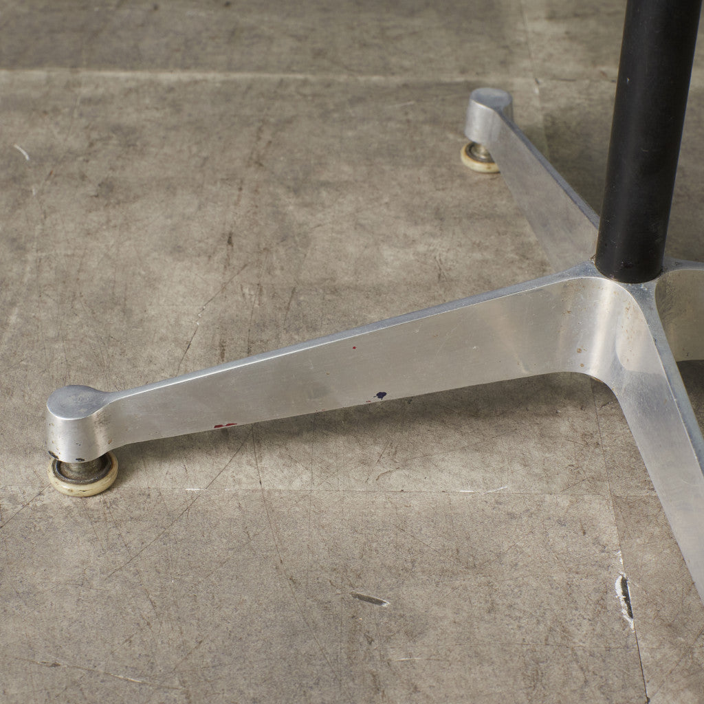 イームズ コントラクトベース テーブル