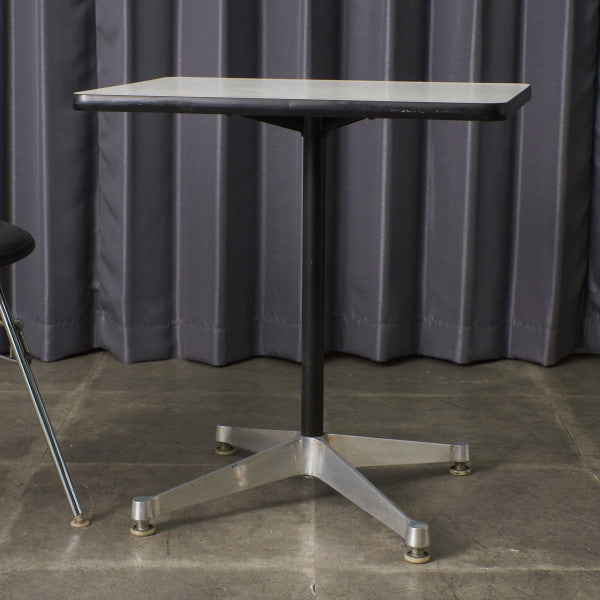 イームズ コントラクトベース テーブル