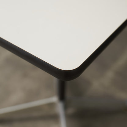 イームズ コントラクトベース テーブル