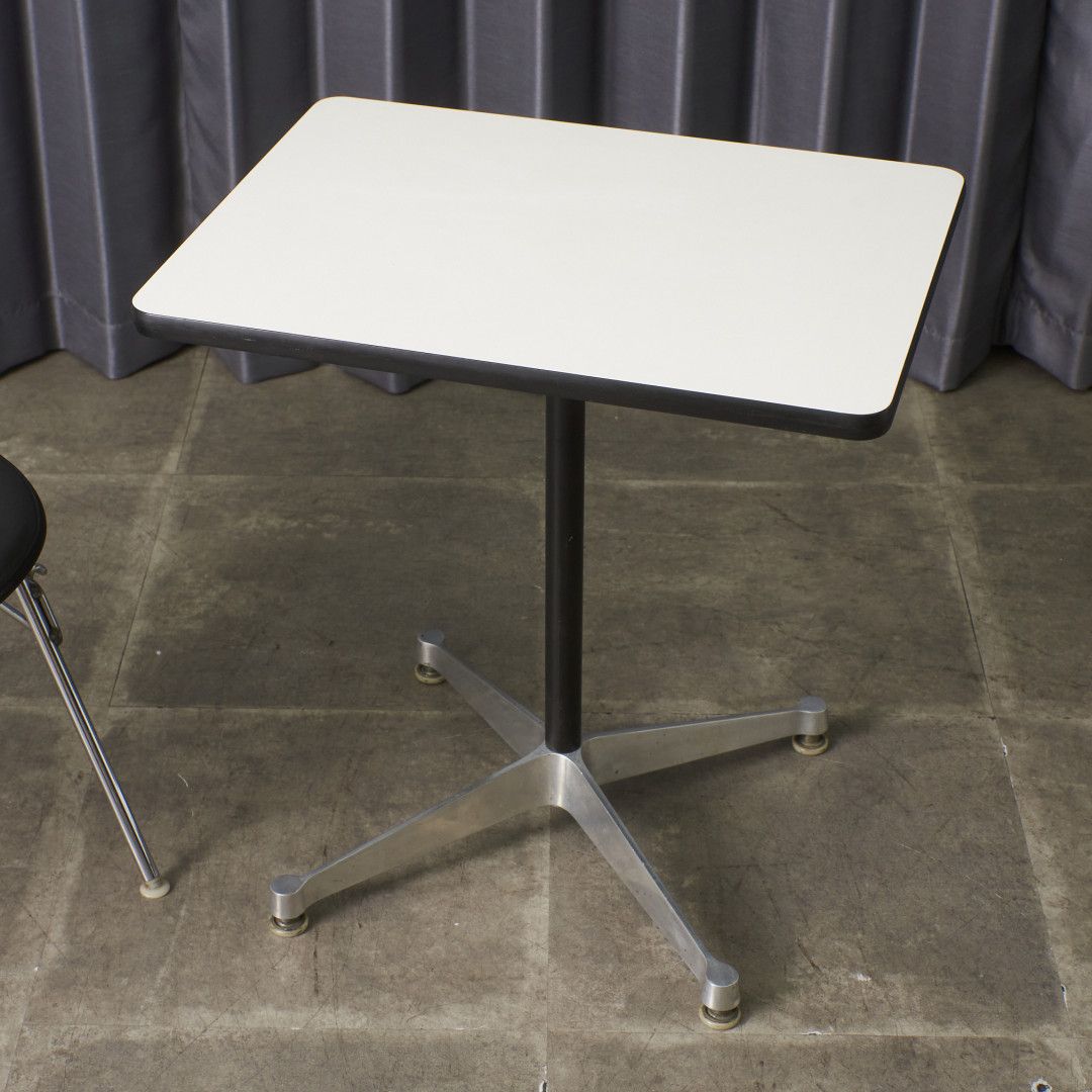 イームズ コントラクトベース テーブル