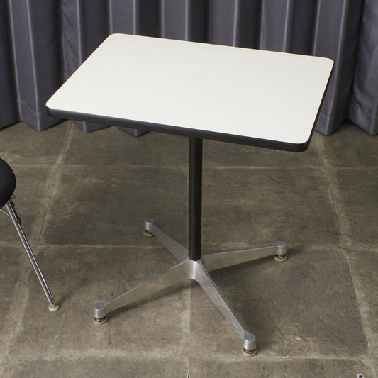 イームズ コントラクトベース テーブル