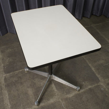 イームズ コントラクトベース テーブル