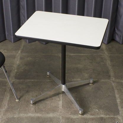 イームズ コントラクトベース テーブル