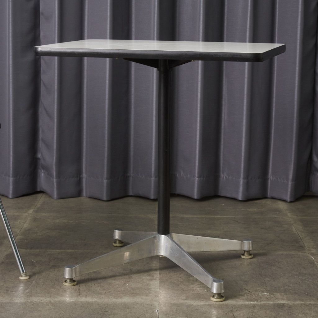 イームズ コントラクトベース テーブル