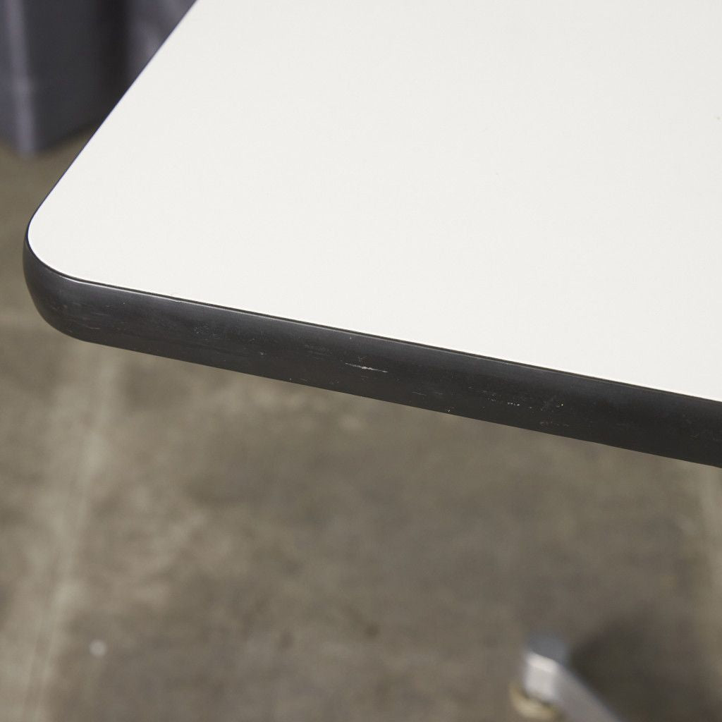 イームズ コントラクトベース テーブル