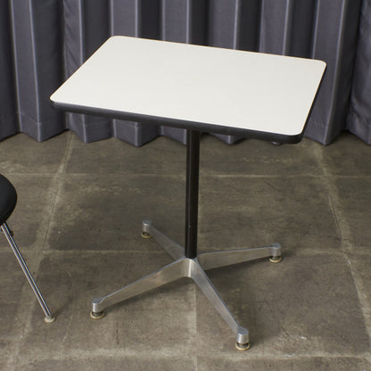 イームズ コントラクトベース テーブル