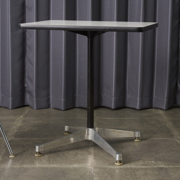 イームズ コントラクトベース テーブル