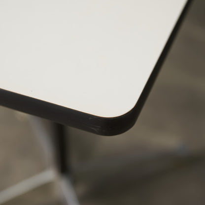 イームズ コントラクトベース テーブル