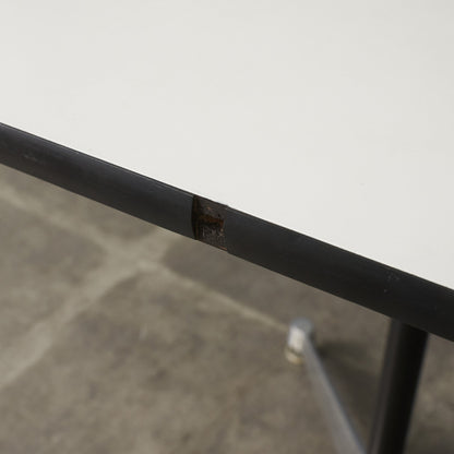 イームズ コントラクトベース テーブル