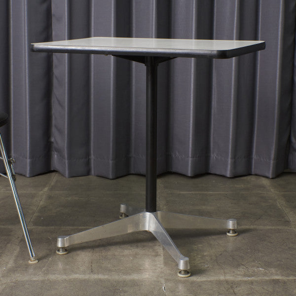 イームズ コントラクトベース テーブル