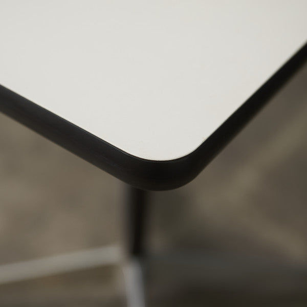 イームズ コントラクトベース テーブル