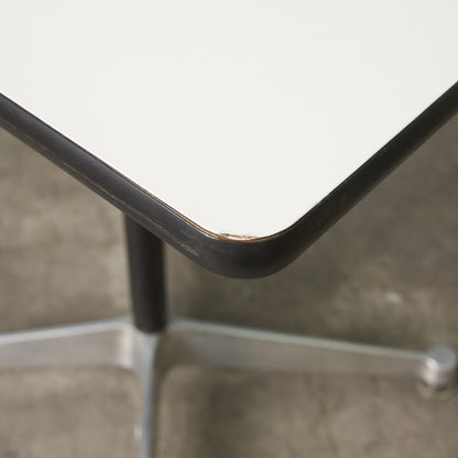 イームズ コントラクトベース テーブル