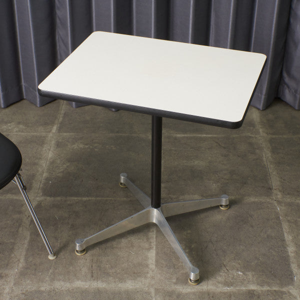 イームズ コントラクトベース テーブル