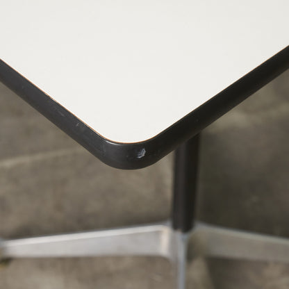 イームズ コントラクトベース テーブル