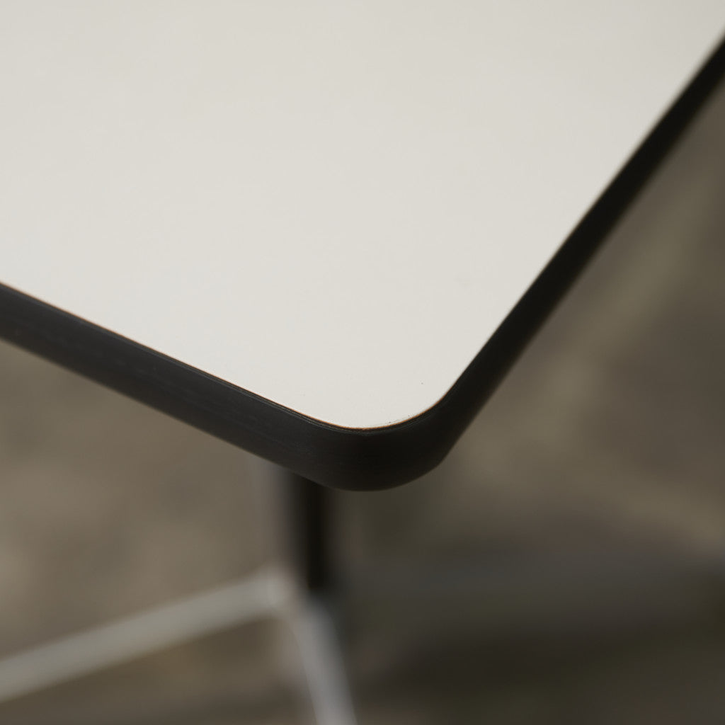 イームズ コントラクトベース テーブル