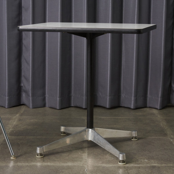 イームズ コントラクトベース テーブル