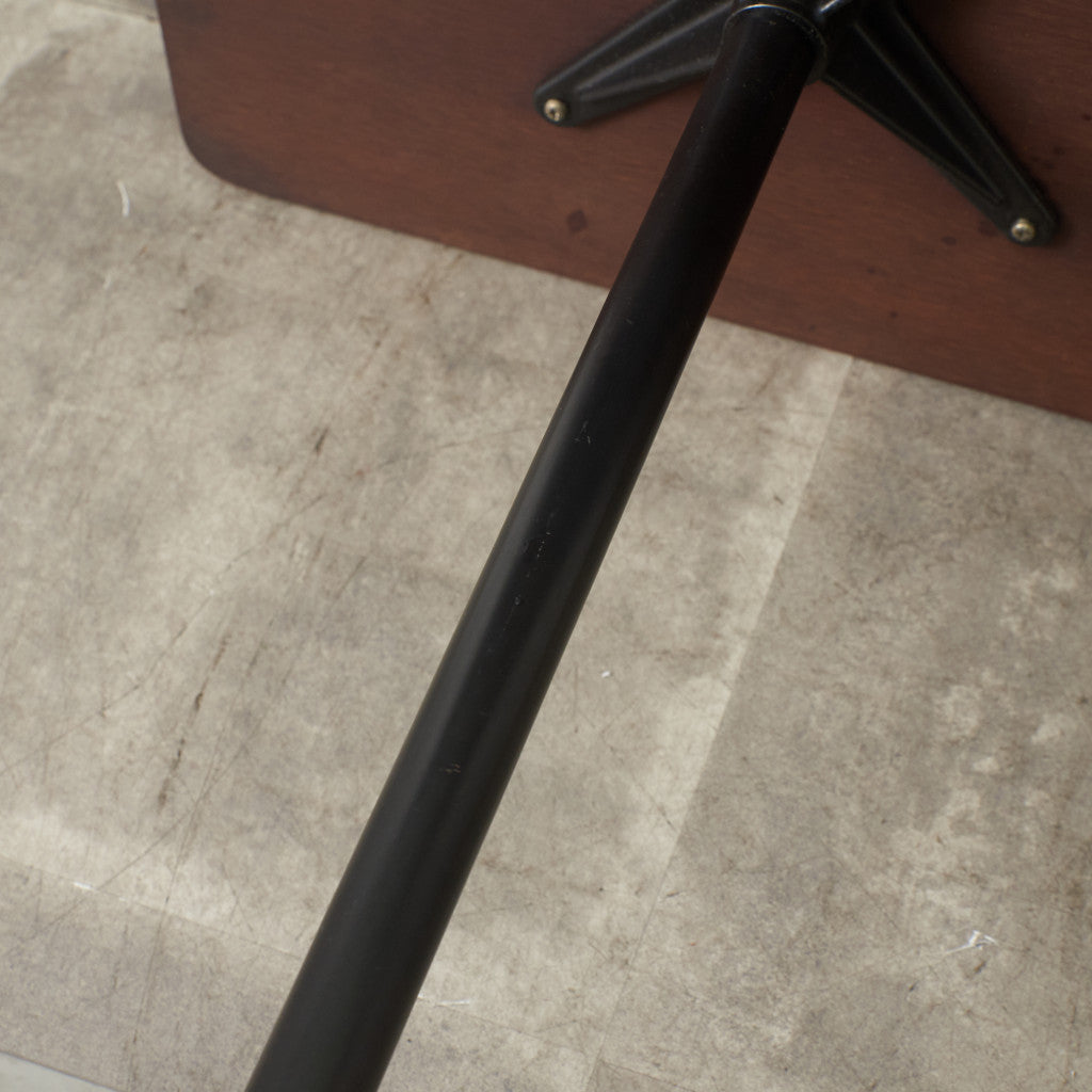 イームズ コントラクトベース テーブル