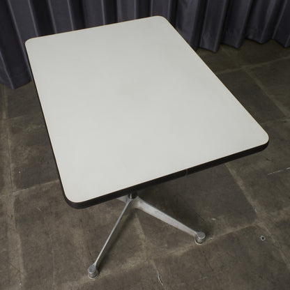 イームズ コントラクトベース テーブル