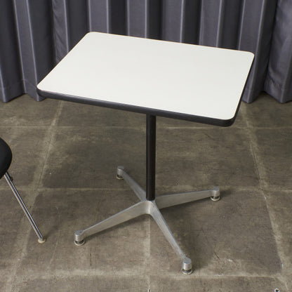 イームズ コントラクトベース テーブル