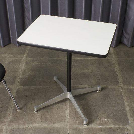 イームズ コントラクトベース テーブル